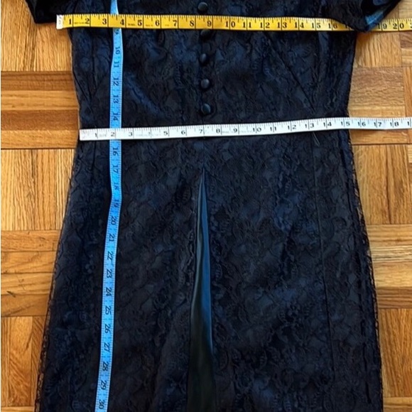 Vintage 1960’s.Black Lace Wiggle Dress. PeterPan Silk collar,front buttons.US8. - Picture 7 of 8